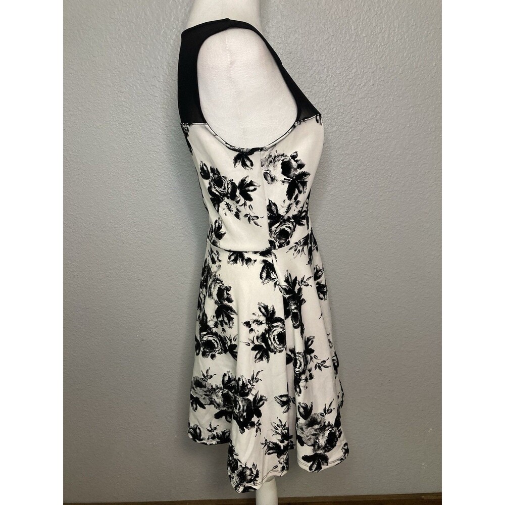 50s Style Fit & Flare Black White Floral Dress Medium Tradwife Mesh Neckline - Picture 3 of 11